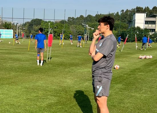 公妇借种乱h日出水了小说